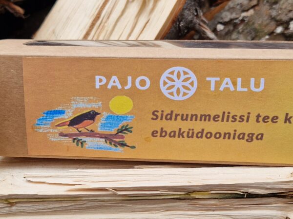 Sidrunmelissi tee koos ebaküdooniaga